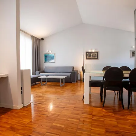 Apartman In The Heart Of